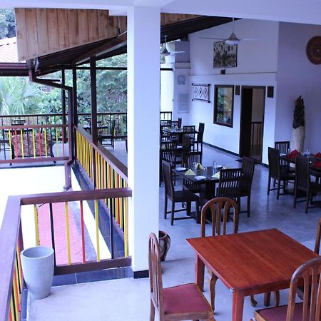 Kandyan Hotel Esterno foto