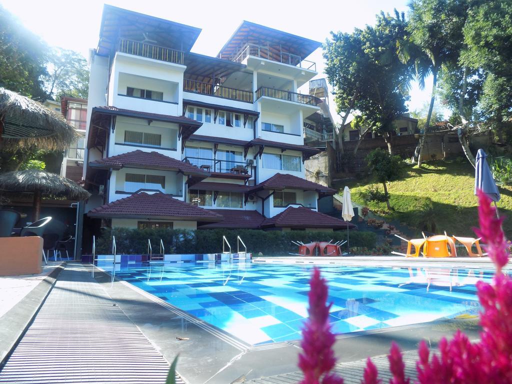Kandyan Hotel Esterno foto