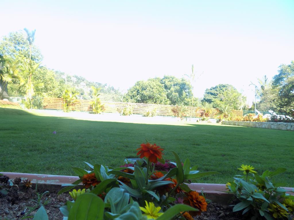 Kandyan Hotel Esterno foto