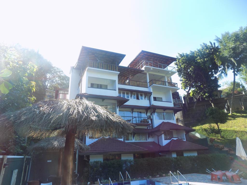 Kandyan Hotel Esterno foto