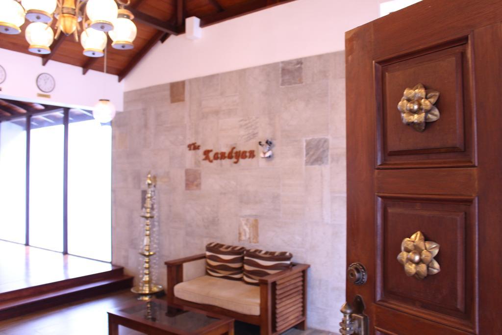 Kandyan Hotel Esterno foto