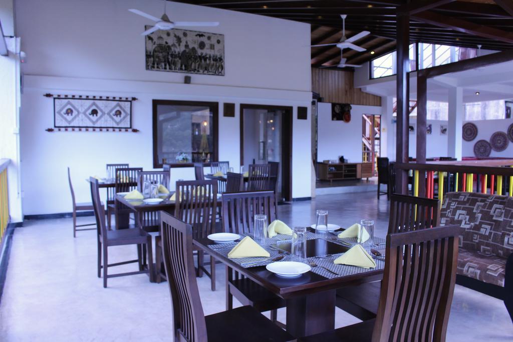 Kandyan Hotel Esterno foto