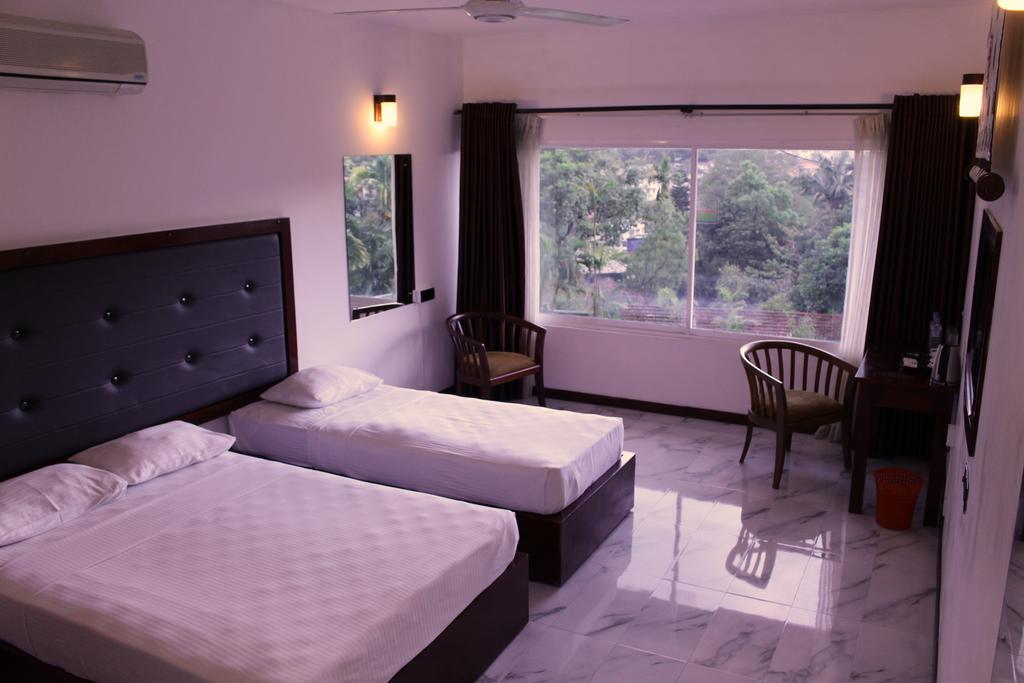 Kandyan Hotel Esterno foto