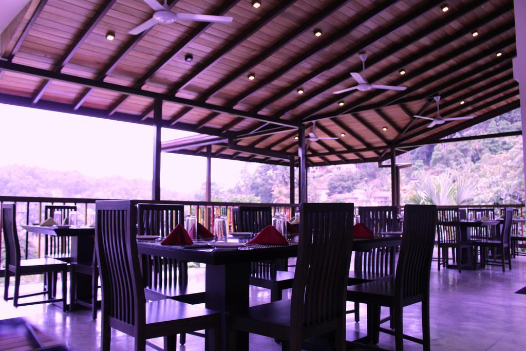 Kandyan Hotel Esterno foto