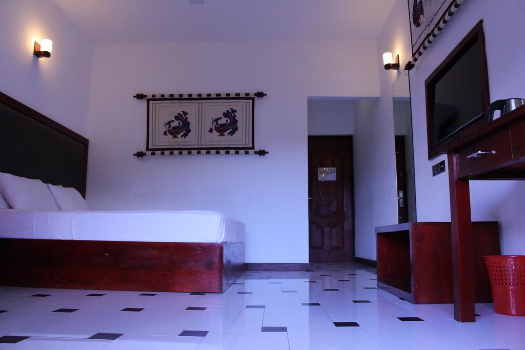 Kandyan Hotel Esterno foto