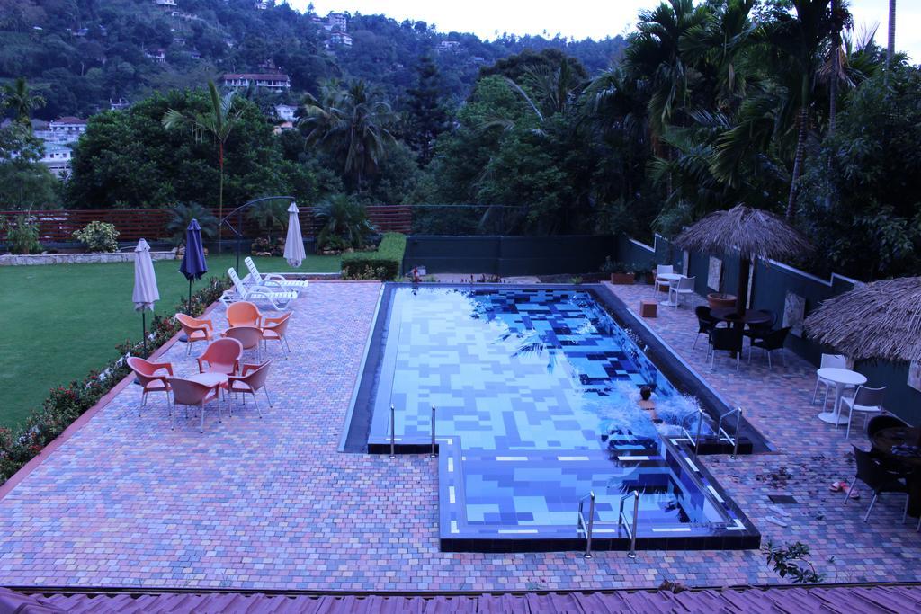 Kandyan Hotel Esterno foto
