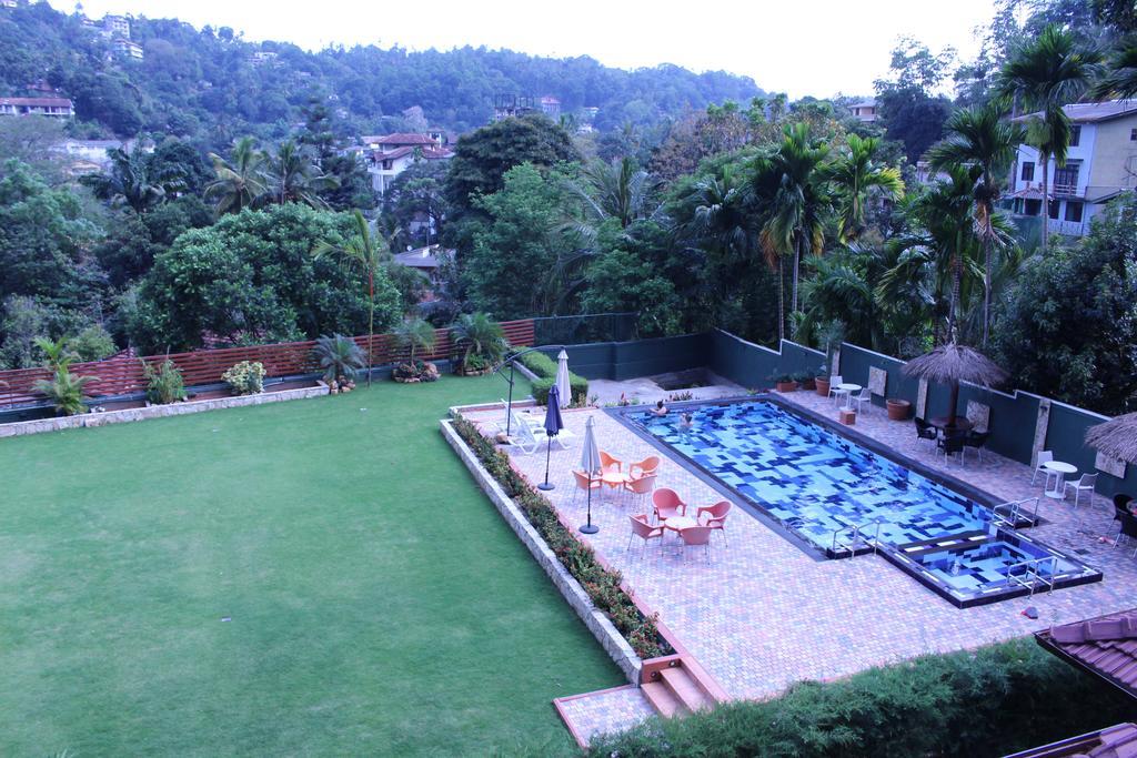 Kandyan Hotel Esterno foto