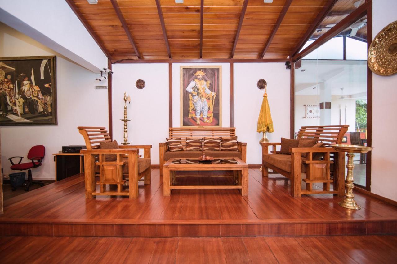 Kandyan Hotel Esterno foto