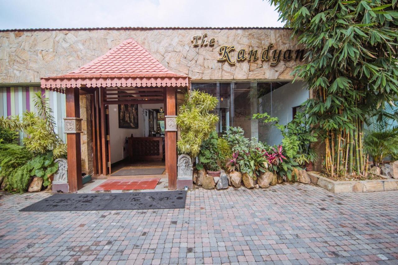 Kandyan Hotel Esterno foto