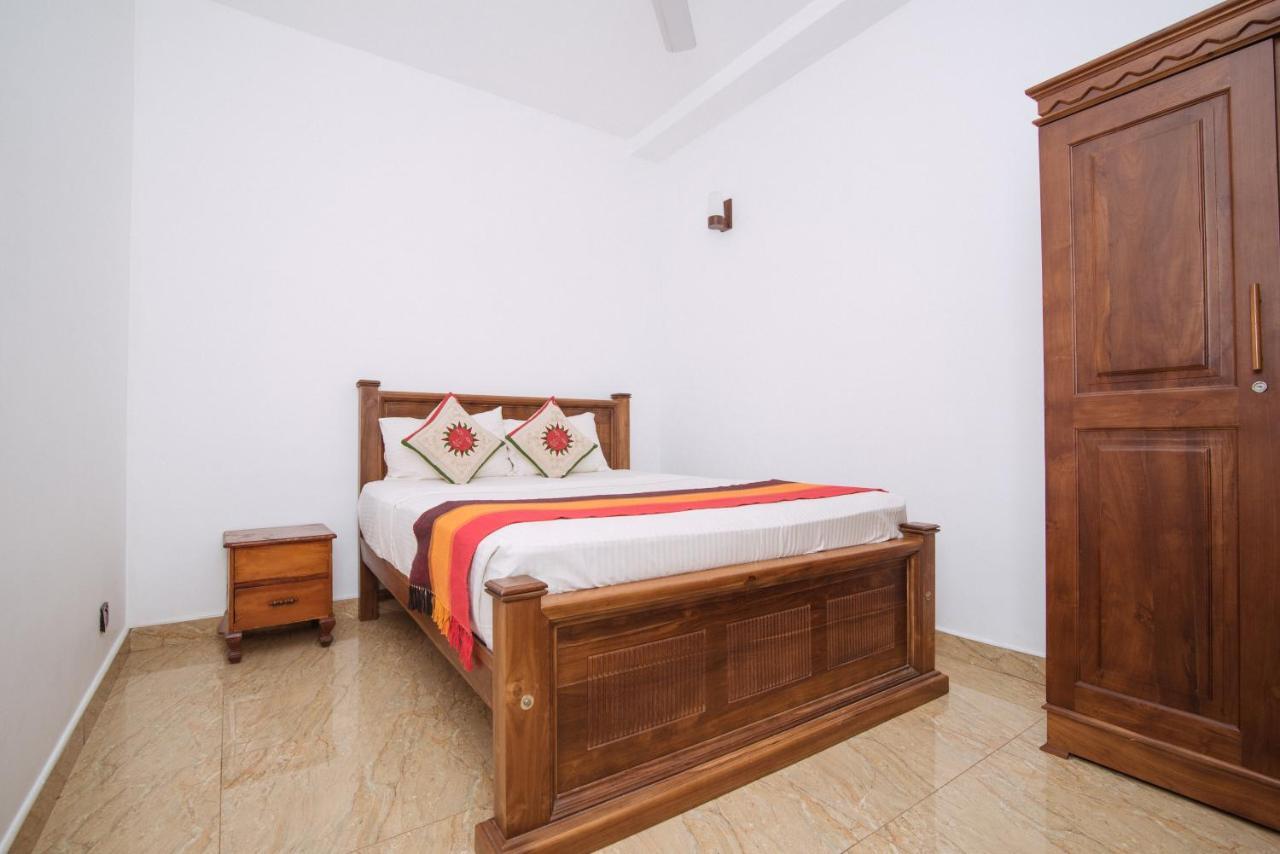 Kandyan Hotel Esterno foto